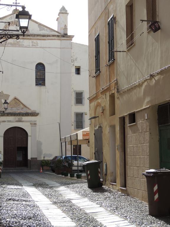 Mary Centro Storico Apartment Alghero Luaran gambar