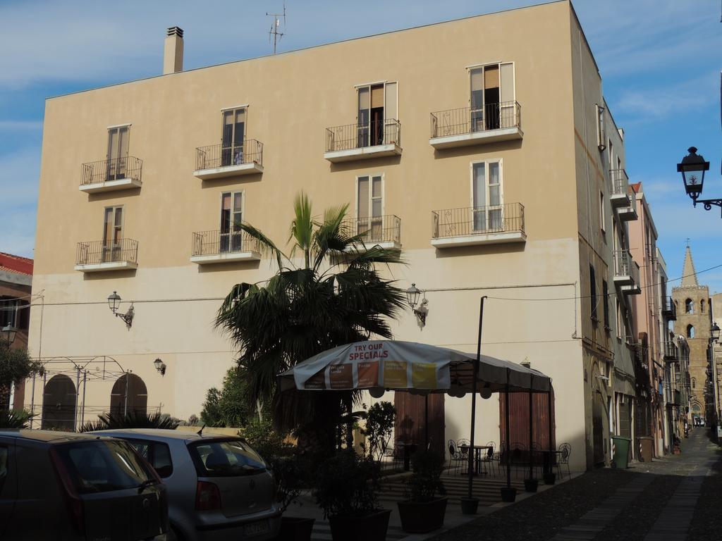 Mary Centro Storico Apartment Alghero Luaran gambar