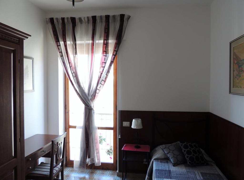 Mary Centro Storico Apartment Alghero Luaran gambar